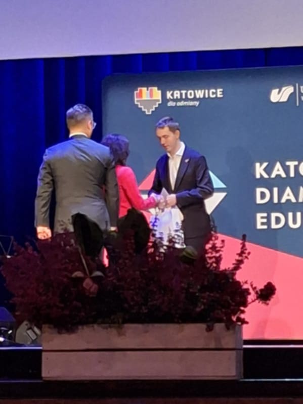 Piotr Fajkis podczas wręczania nagrody