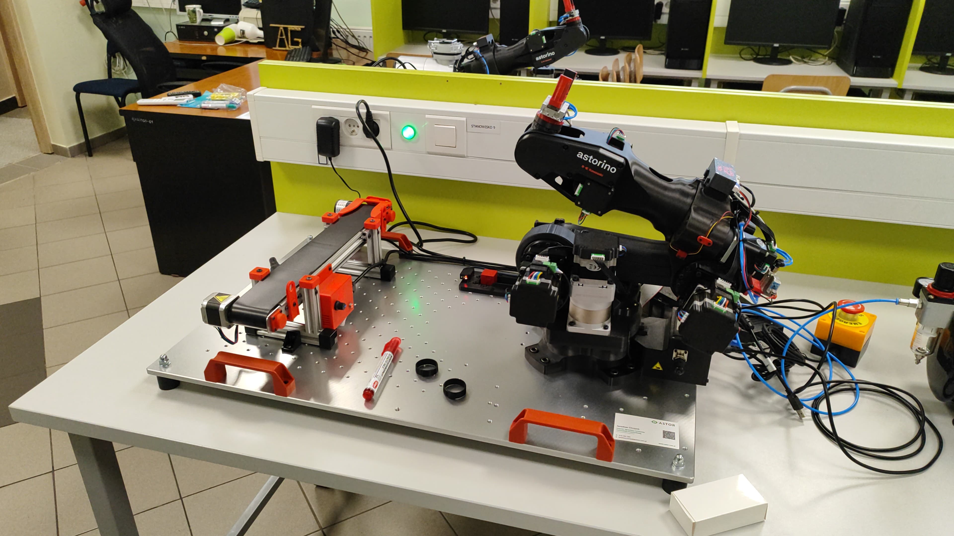 stanowiska nowo zakupionych ramion robotów Astorino Kawasaki