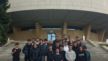 Zdjęcie grupowe przed Planetarium Śląskim 