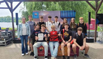 Reprezentacja szkoły uczestnicząca w akcji wraz z opiekunem