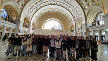 Uczniowie na gali Dworca Centralnego w Waszyngtonie