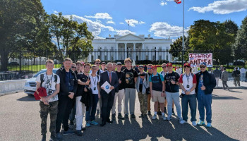 Uczniowie przy Białym Domu