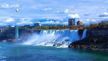 Widok na Wodospad Niagara po stronie amerykańskiej