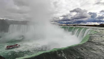 Widok na Wodospad Niagara po stronie kanadyjskiej