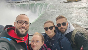Kadra pedagogiczna przy Wodospadzie Niagara