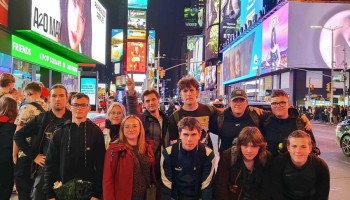 Uczniowie wraz w nauczycielem na Times Square -4
