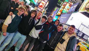 Uczniowie wraz w nauczycielem na Times Square -5