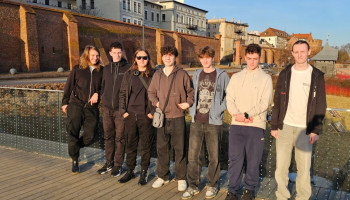 Uczniowie w trakcie zwiedzania