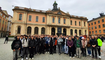 Uczniowie przy Muzeum Nagrody Nobla