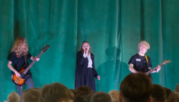 Solistka z zespołem – przed częścią oficjalną akademii