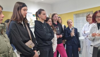 W pracowni chemicznej