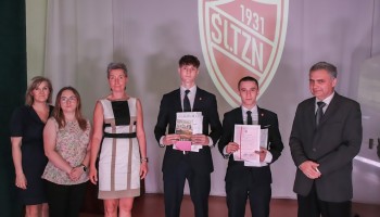 Klasa 1A- wyróżnieni z Dyrekcją i Wychowawczynią
