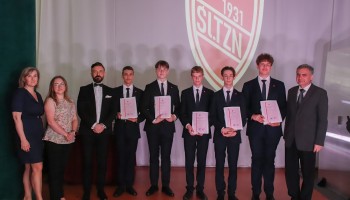 Klasa 1D - wyróżnieni z Dyrekcją i Wychowawcą