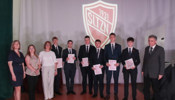 Klasa 1I- wyróżnieni z Dyrekcją i Wychowawczynią