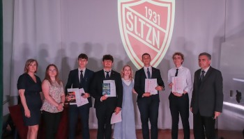 Klasa 2ABK - wyróżnieni z Dyrekcją i Wychowawczynią