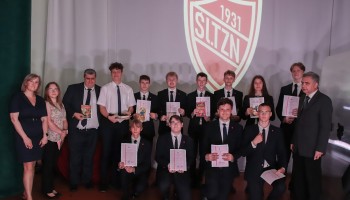 Klasa 2D - wyróżnieni z Dyrekcją i Wychowawcą