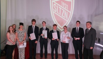 Klasa 2G- wyróżnieni z Dyrekcją i Wychowawczynią