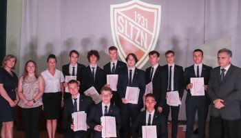 Klasa 3AN - wyróżnieni z Dyrekcją i Wychowawczynią