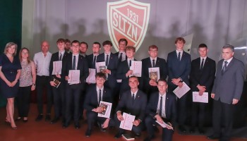 Klasa 3B - wyróżnieni z Dyrekcją i Wychowawcą