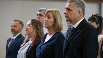 podczas odśpiewania hymnu