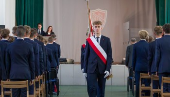Wyprowadzenie pocztu sztandarowego po części oficjalnej akademii