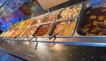 Podgrzewacze restauracyjne wypełnione potrawami