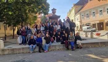 Przed Fontanną Czterech Lwów w Sremski Karlovci