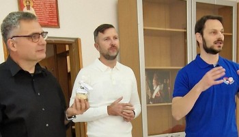 Podsumowanie wizyty; od prawej – Pan Marco Radović, Dyrektor szkoły w Sečanju, Dyrektor Śl.TZN