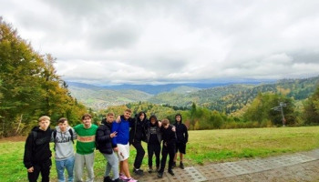 uczniowie w trasie na Soszów