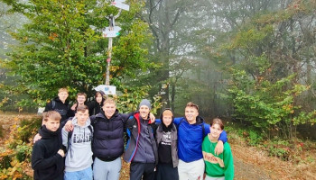 Uczniowie z wychowawcą na szczycie Wielki Soszów