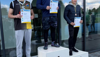zwycięzcy w pchnięciu kulą, I miejsce na podium uczeń Śl.TZN