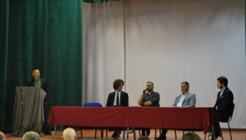 podczas debaty, wypowiedź jednego z zaproszonych gości z Fujitsu