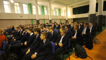 uczniowie klas informatycznych biorący udział w spotkaniu