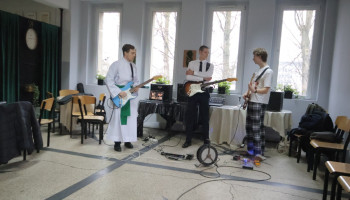 koncertowanie – 3 gitarzyści